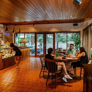 Rekomendasi 10 Kafe yang Nyaman untuk WFC di Jakarta