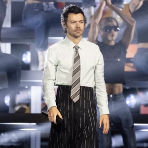Harry Styles Beri Penghormatan untuk Dolly Parton di Malam Pertamanya di Madison Square Garden