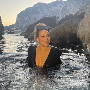 Mariah Carey Terjun ke Laut untuk Merayakan Ulang Tahun Ke-54