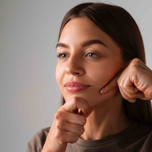 Khasiat Alami Face Yoga untuk Wajah Lebih Kencang