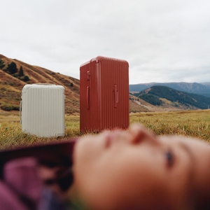 Rimowa Hadirkan Warna Musiman Earthy di Koleksi Essential