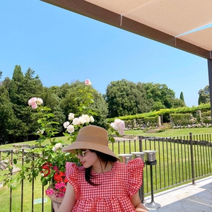 Pesona Gaya Nagita Slavina di Italia dengan Outfit Liburan yang Chic dan Timeless