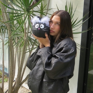 Intip Keriaan Hailey Bieber dalam Menyambut Musim Halloween