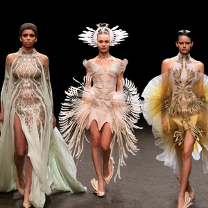 Menjabarkan Kerumitan yang Indah Pada Koleksi Haute Couture Spring 2021 dari Desainer Iris Van Herpen