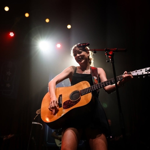 Taylor Swift Tampil di Panggung untuk Pertama Kalinya Sejak Membeli Kembali Hak Master Albumnya