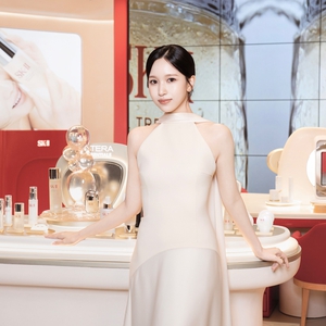 Inovasi Facial Treatment Serum Terbaru SK-II Hadir di Jakarta Bersama Mina!