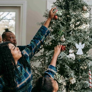 Ide, Tips, Serta Cara Menghias Pohon Natal yang Memukau