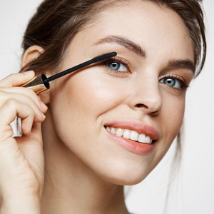 7 Maskara Terbaik di 2025 yang Bikin Bulu Mata Lentik Seharian