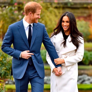 Pangeran Harry dan Meghan Bagikan Kartu Liburan Keluarga dengan Foto Manis Langka Bersama Anak-Anak