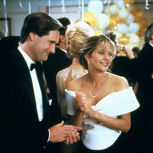 Tips Memilih Outfit Pesta Kantor Saat Liburan