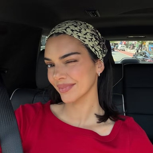 Kendall Jenner, Elle Fanning & Zendaya Resmi Menobatkan Bandana sebagai Aksesori Wajib Musim Ini