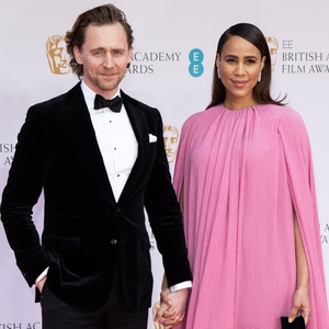 Tom Hiddleston dan Tunangan-nya, Zawe Ashton, Akan Segera Memiliki Anak Pertama
