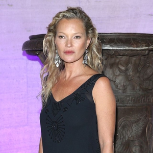 Kate Moss Meluncurkan Brand Kesehatannya, Cosmoss