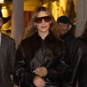 Bella Hadid Tampil Serba Prada di Milan Fashion Week