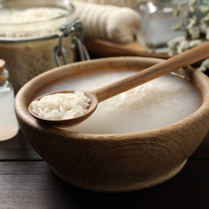 Manfaat Air Beras untuk Rambut Lebih Kuat, Lembut & Berkilau