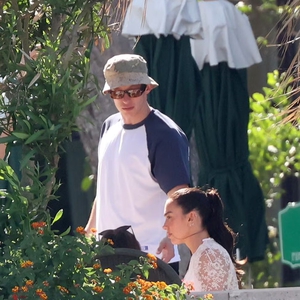 Dua Lipa dan Callum Turner Menikmati Sarapan Bergaya Setelah Pesta Pernikahan yang Berlangsung Semalaman
