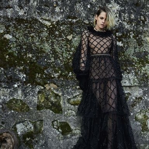 Kristen Stewart Membawa Kita Melihat Belakang Layar Pemotretan Kampanye Chanel