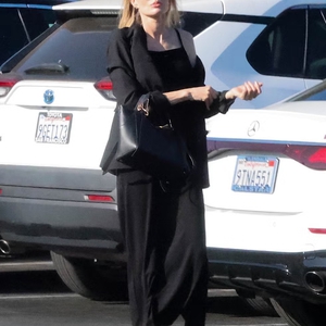Angelina Jolie Mempunyai Gaya Paling Elegan untuk Aktivitas Sehari-hari