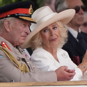 Ratu Camilla Kenakan Bros yang Penuh Arti di Peringatan 80 Tahun VJ Day