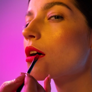 Rekomendasi 7 Lipstik Melembapkan untuk Bibir Kering