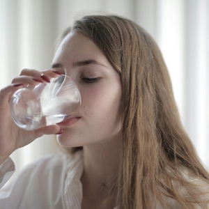 Seberapa Banyak Sebenarnya Anda Butuh Minum Air Putih dalam Sehari?