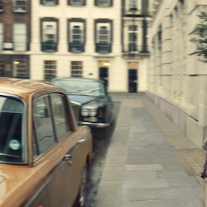 Lihat Wujud Tas Louis Vuitton yang Dikenakan Oleh Cruella