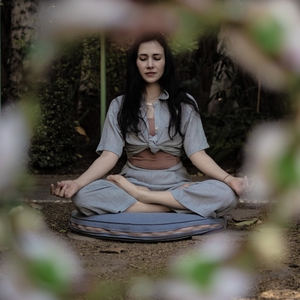 Cara Usir Stres dengan Meditasi yang Benar untuk Pemula