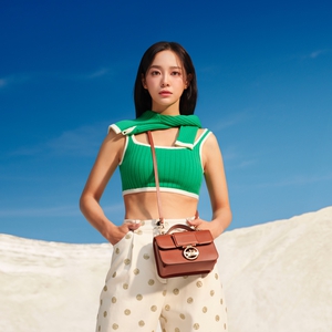 Intip Koleksi Terbaru Longchamp untuk Spring/Summer 2023 Seperti yang Dipakai Kim Se-Jeong