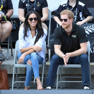 Jeans Andalan Meghan untuk Kencan Malam Kini Sedang Diskon