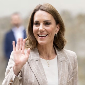 Putri Kate Tampil dalam Gaun Midi Plum Terbaru dari Burberry di Windsor Castle