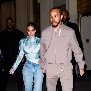 Kim Kardashian dan Lewis Hamilton Tampilkan Gaya Couple yang Semakin Serasi saat Kencan Malam di Broadway