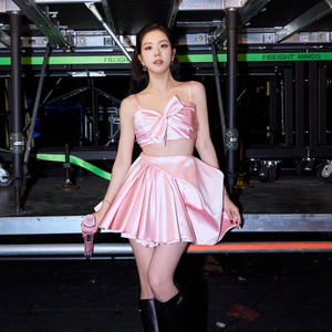 Penampilan Konser Jisoo Beri Bocoran Gaya yang Akan Dibawa Jonathan Anderson di Dior