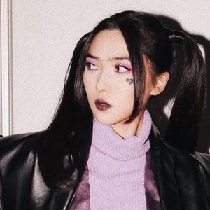 Isyana Sarasvati Tampil dengan Gaya Rock Ala Harley Quinn