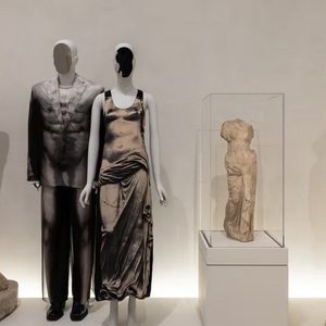 Sejarah Tubuh Manusia di &ldquo;Seni Kostum,&rdquo; Pameran Institut Kostum Baru