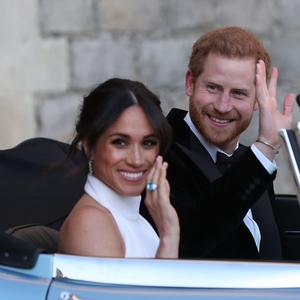 Duchess Meghan Bagikan Foto-Foto yang Belum Pernah Dilihat Sebelumnya dari Pernikahan Kerajaannya dengan Pangeran Harry