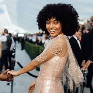 Dior Resmi Menunjuk Aktris Yara Shahidi sebagai Global Brand Ambassador Terbarunya