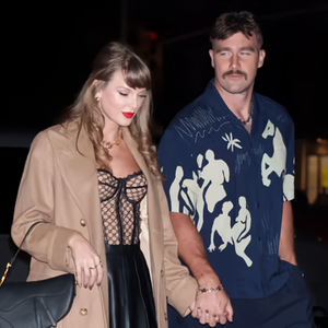Taylor Swift & Travis Kelce Terbang untuk Bulan Madu Bersama Anjing Peliharaan Mereka