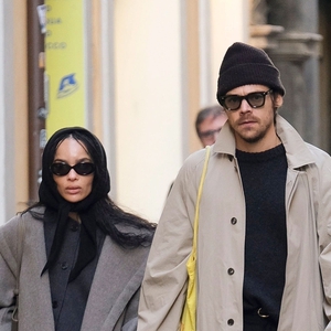 Zöe Kravitz dan Harry Styles Tunjukkan Gaya Pasangan Serasi di Roma