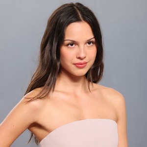 Apakah Olivia Rodrigo Baru Saja Mempopulerkan Kembali Alis Tipis?