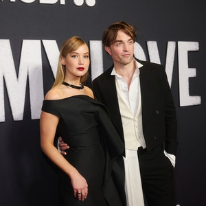 Jennifer Lawrence Ungkap Alasan Nyaman Bekerja dengan Robert Pattison di 