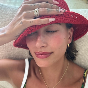 Rupanya Hailey Bieber Baru Pertama Kali Menonton Sex and the City!