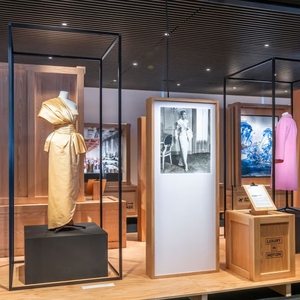 Sebuah Pameran Baru Menampilkan Kemewahan Prancis dan di Dalamnya Terdapat Tas Kelly Original