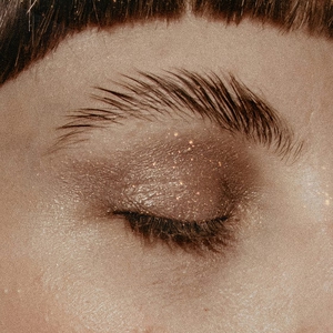 Haruskah Anda Berhenti Menggunakan Gel Alis? Para Ahli Berbicara