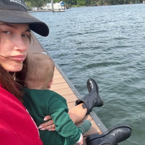 Hailey Bieber Bagikan Sekilas Kehidupan Sehari-hari Bersama Putranya, Jack Blues