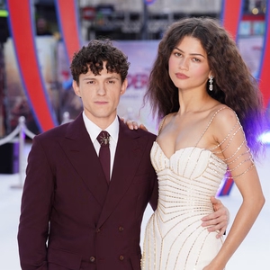 Zendaya & Tom Holland Kembali Menikah dalam Resepsi Pernikahan di Pedesaan yang Intim&nbsp;