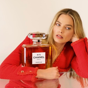 Margot Robbie Jadi Wajah Terbaru dari Parum Ikonis Chanel No.5