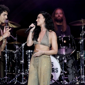 Duet Kejutan Joe Jonas dan Demi Lovato yang Penuh Nostalgia