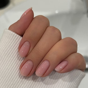 Russian Manicure: Tren Kuku Paling Bersih dan Minimalis yang Dapat Gantikan Gel Tradisional