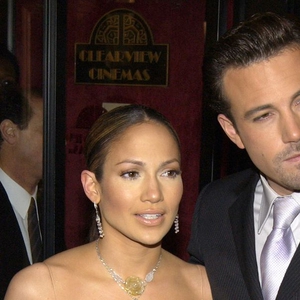 Jennifer Lopez dan Ben Affleck Keluar untuk Malam Kencan Hamilton di L.A.