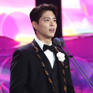 Intip Penampilan Salah Satu Ambassador Celine: Park Bo-gum